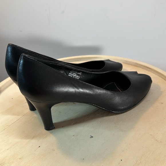 Chaps Black Leather Peep toe Heels Size 8 - Picture 5 of 9